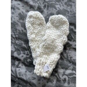 NWT Gap Knit Mittens Women’s One Size White Nubby NEW